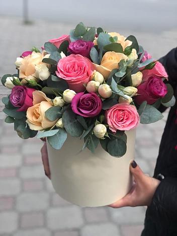 Цветочная композиция из Розы в шляпной коробке в Сейме