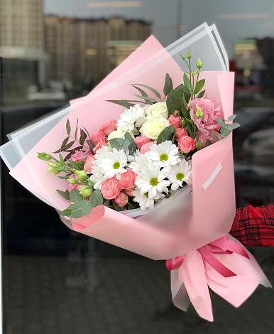 Букет цветов из: Розы, Лизиантусы и Хризантемы в Сейме